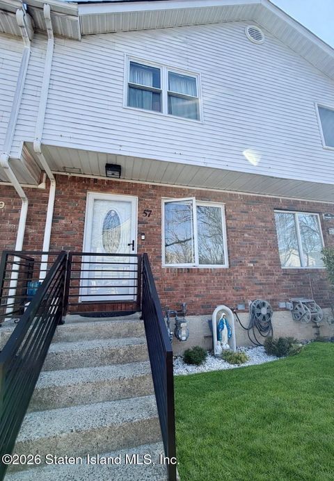 Photo of 57 Country Lane, Staten Island, NY 10312 (MLS # 2601794)