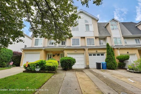 Photo of 502 Winant Avenue, Staten Island, NY 10309 (MLS # 1163229)