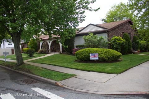 Photo of 74 Queensdale Street, Staten Island, NY 10309 (MLS # 1159684)