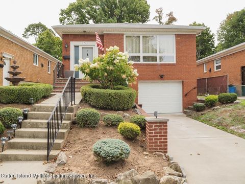Photo of 174 Benedict Avenue, Staten Island, NY 10314 (MLS # 1158019)