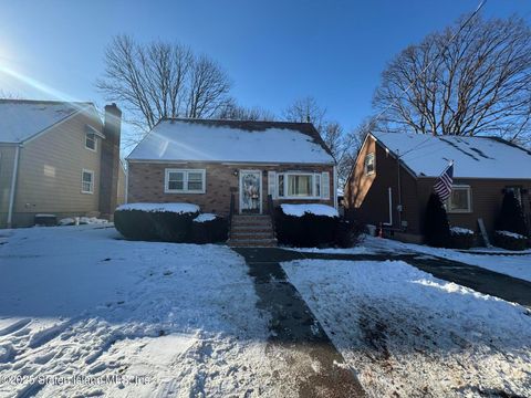 Photo of 268 Gansevoort Boulevard, Staten Island, NY 10314 (MLS # 2500368)