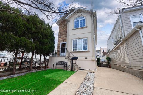 Photo of 206 Virginia Avenue, Staten Island, NY 10305 (MLS # 2501581)