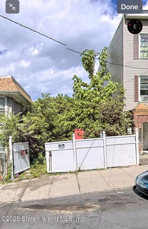 Photo of 61 York Avenue, Staten Island, NY 10301 (MLS # 2501731)