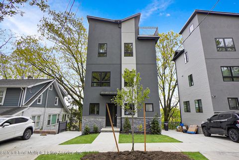 Photo of 29 Ridgefield Avenue #2, Staten Island, NY 10305 (MLS # 1161654)