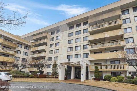 Photo of 5 Windham Loop #7c, Staten Island, NY 10314 (MLS # 2400586)