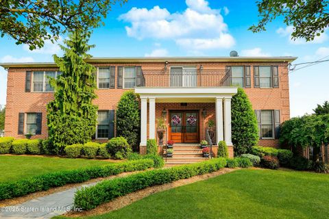 Photo of 274 South Railroad Street, Staten Island, NY 10312 (MLS # 2503462)