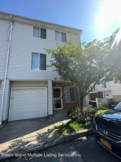 Photo of 102 Ilyssa Way, Staten Island, NY 10312 (MLS # 1163999)