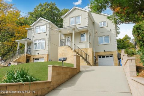 Photo of 70 Cedar Terrace, Staten Island, NY 10304 (MLS # 2506504)