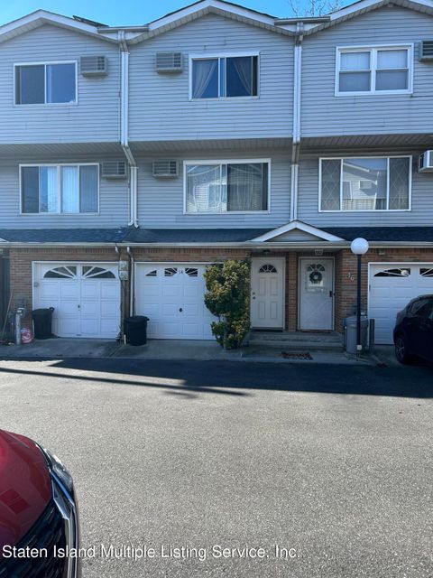 Photo of 14 Saccheri Court, Staten Island, NY 10308 (MLS # 2400663)