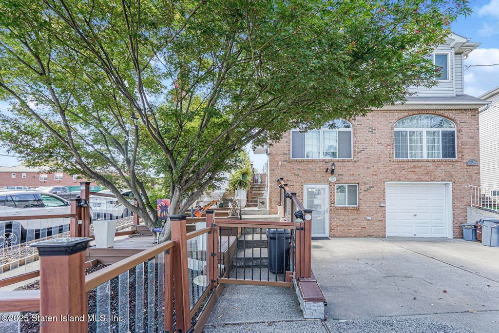 Photo of 2054 Richmond Avenue, Staten Island, NY 10314 (MLS # 2505185)
