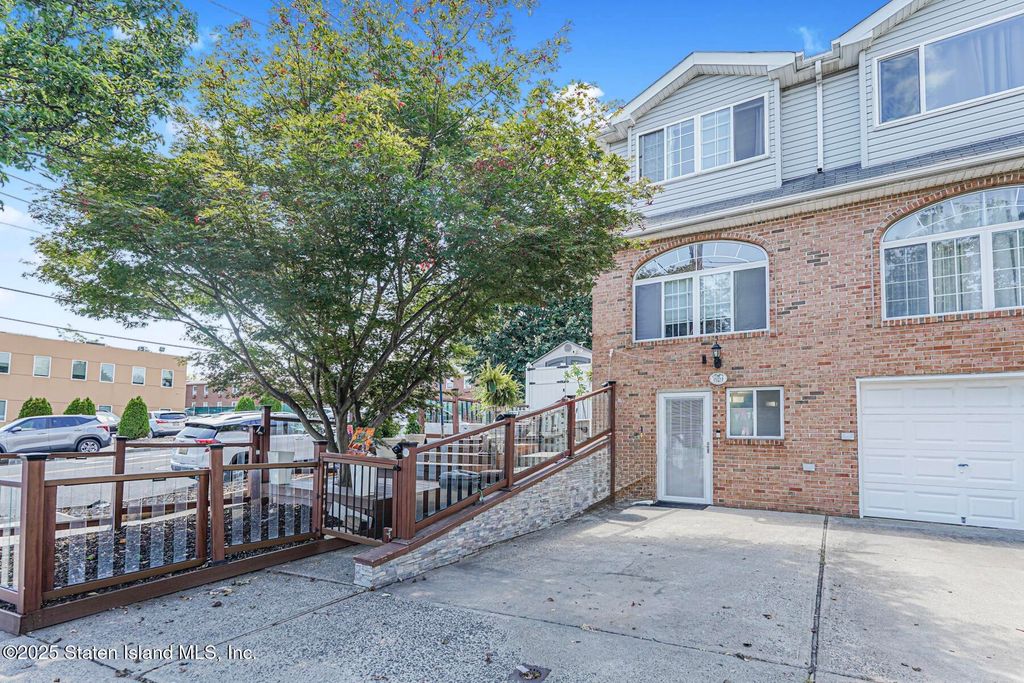 Photo of 2054 Richmond Avenue, Staten Island, NY 10314 (MLS # 2505185)