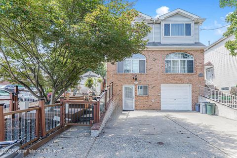 Photo of 2054 Richmond Avenue, Staten Island, NY 10314 (MLS # 2505185)