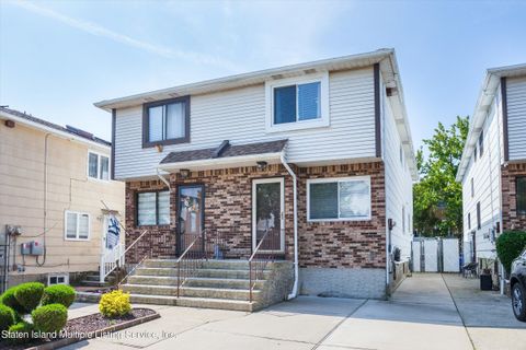 Photo of 44 Blythe Place, Staten Island, NY 10306 (MLS # 1164176)