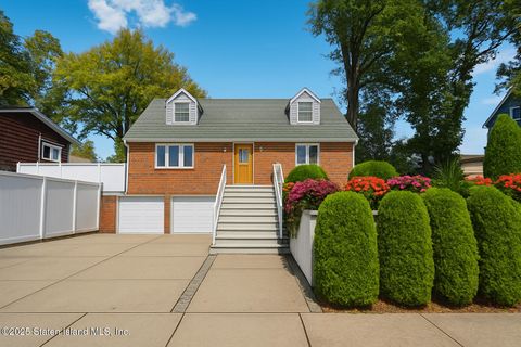 Photo of 163 Bennett Avenue, Staten Island, NY 10312 (MLS # 2506082)
