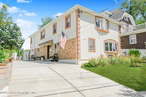 Photo of 125 Ridgecrest Avenue, Staten Island, NY 10312 (MLS # 2505008)