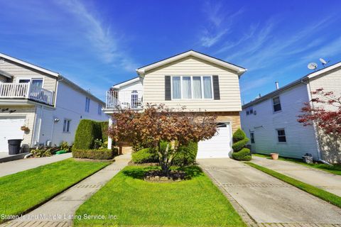Photo of 139 Memphis Avenue, Staten Island, NY 10312 (MLS # 1164997)
