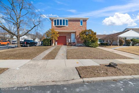 Photo of 123 Keegans Lane, Staten Island, NY 10308 (MLS # 2500990)