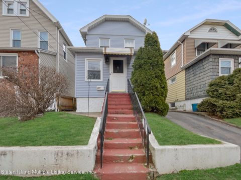 Photo of 109 Lexington Avenue, Staten Island, NY 10302 (MLS # 1160856)