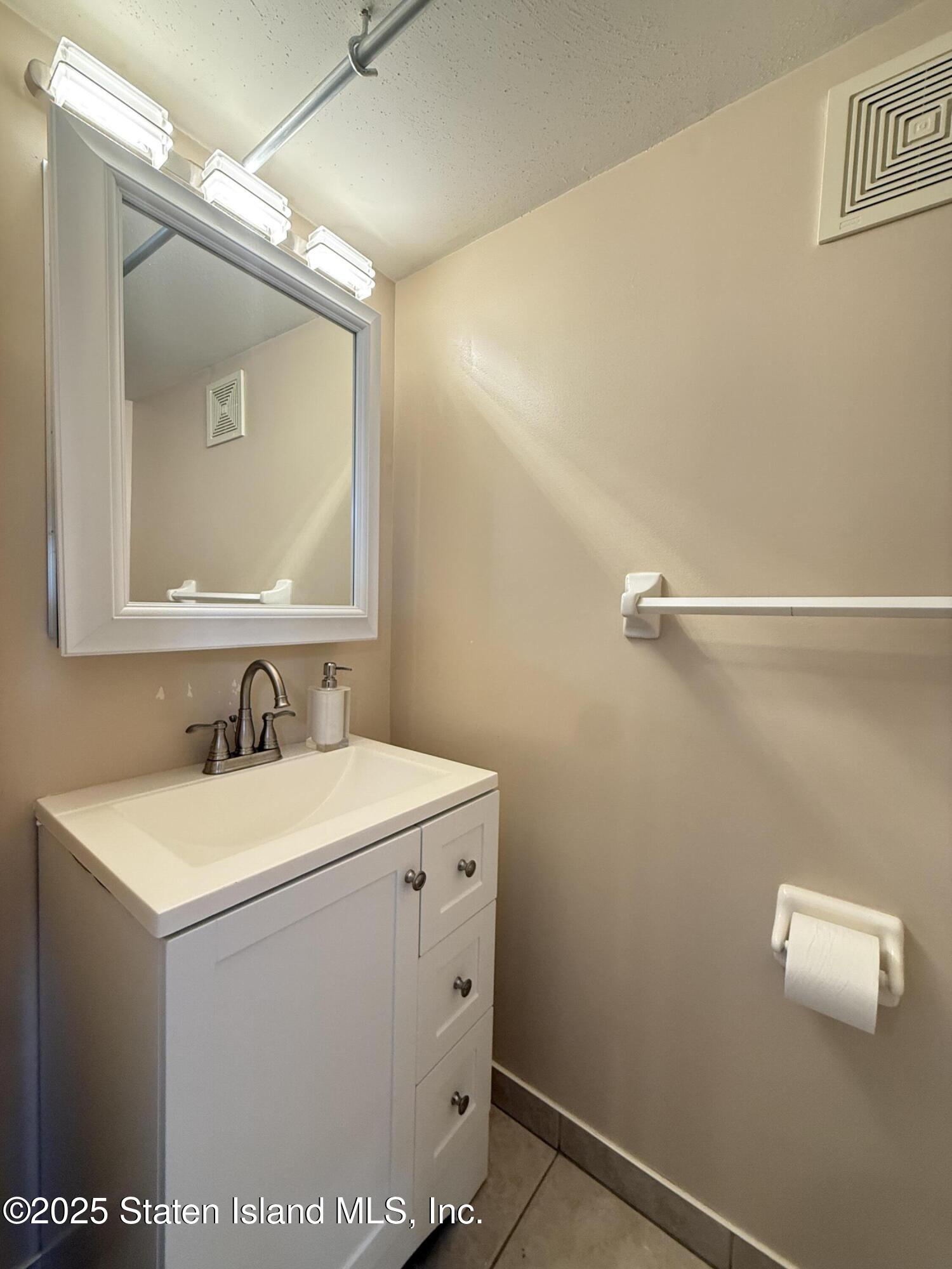 208 Osgood Avenue, Staten Island, New York image 21