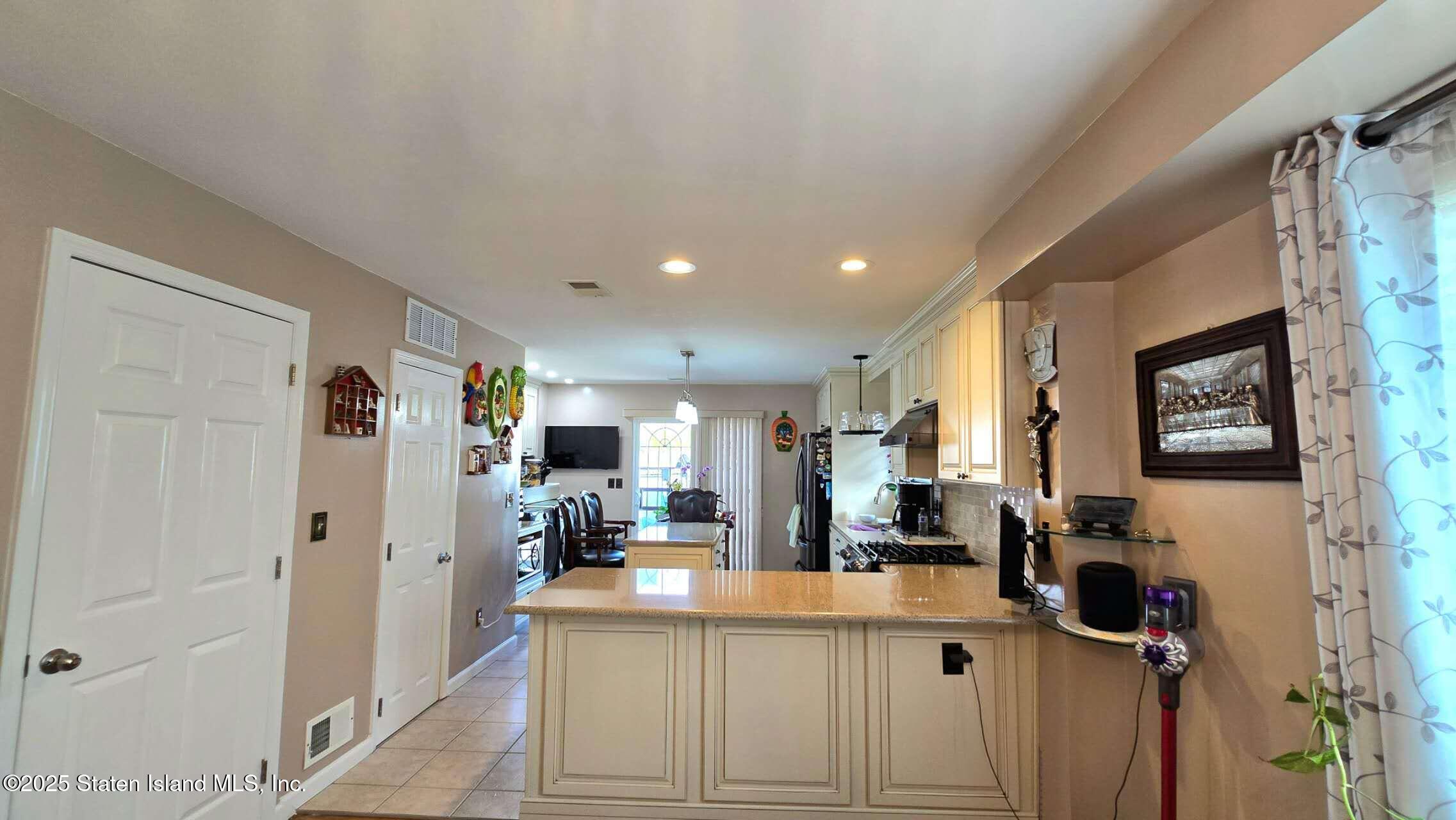 208 Osgood Avenue, Staten Island, New York image 9