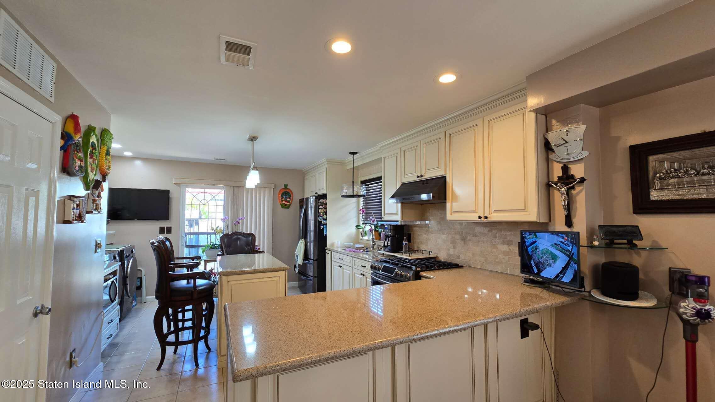 208 Osgood Avenue, Staten Island, New York image 8