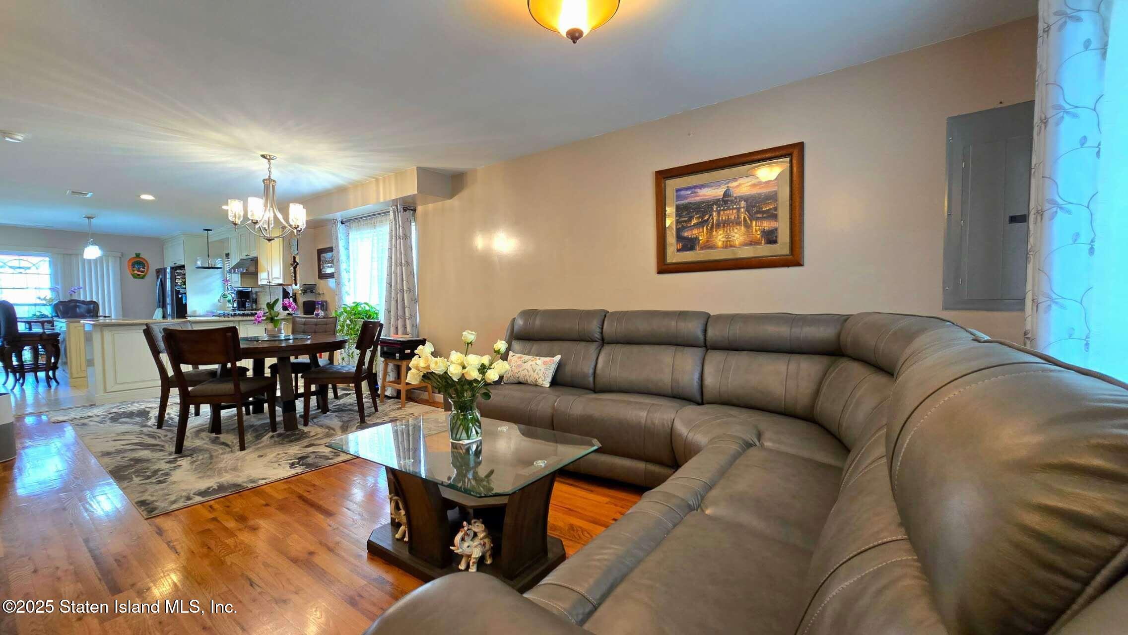 208 Osgood Avenue, Staten Island, New York image 4