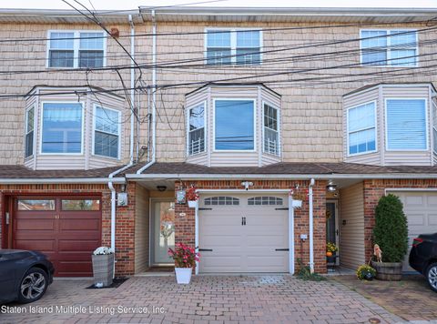Photo of 16 Francine Lane, Staten Island, NY 10314 (MLS # 1165362)