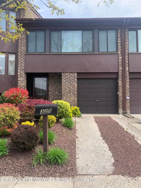 Photo of 325 Hillbrook Drive, Staten Island, NY 10305 (MLS # 1153882)