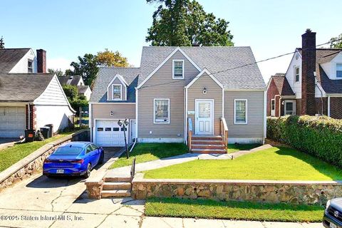Photo of 36 Sawyer Avenue, Staten Island, NY 10314 (MLS # 2505312)