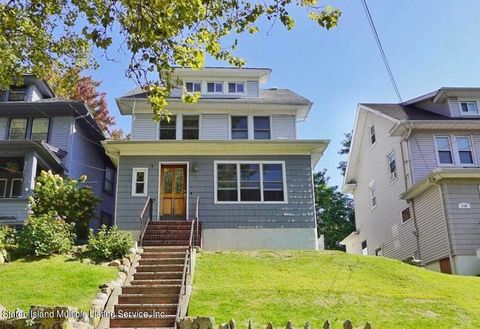 Photo of 117 Ridgewood Place, Staten Island, NY 10301 (MLS # 2401784)