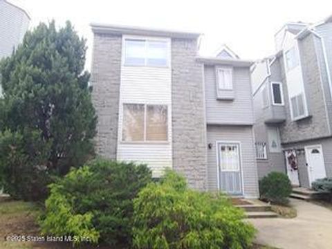 Photo of 47 Regal Walk, Staten Island, NY 10303 (MLS # 2500140)