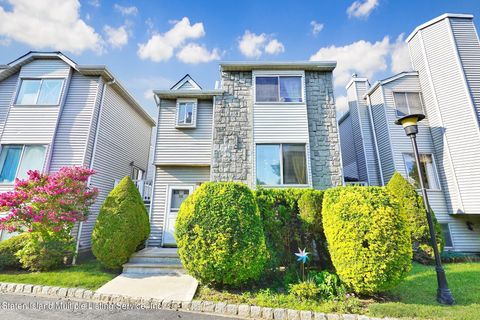 Photo of 68 Regal Walk, Staten Island, NY 10303 (MLS # 1163355)