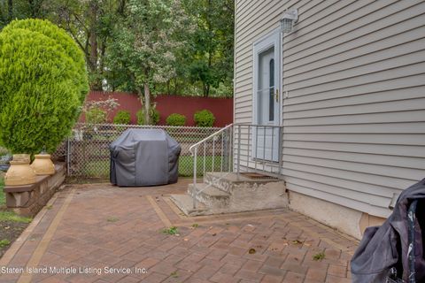 Photo of 307 S Railroad Street, Staten Island, NY 10312 (MLS # 1157966)