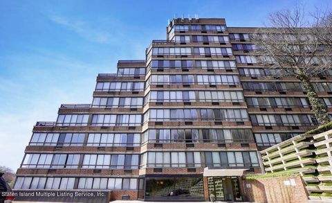 Photo of 755 Narrows Road N #501, Staten Island, NY 10304 (MLS # 1162928)