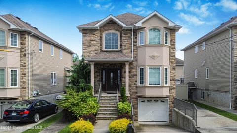 Photo of 622 Rathbun Avenue, Staten Island, NY 10312 (MLS # 2403232)