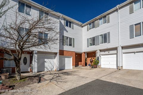 Photo of 491 Ilyssa Way, Staten Island, NY 10312 (MLS # 2601179)
