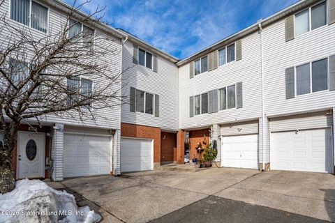 Photo of 491 Ilyssa Way, Staten Island, NY 10312 (MLS # 2601179)