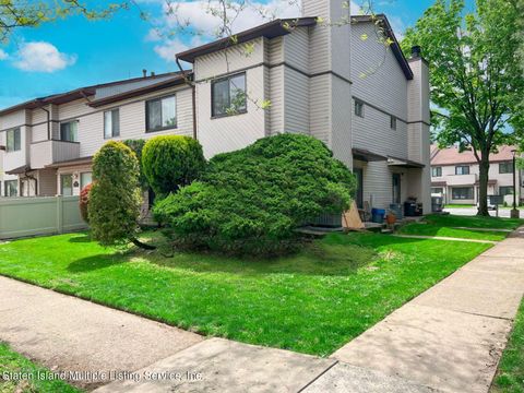 Photo of 530 Lisk Avenue, Staten Island, NY 10303 (MLS # 1161671)