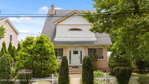 Photo of 80 1st Street, Staten Island, NY 10306 (MLS # 2601638)