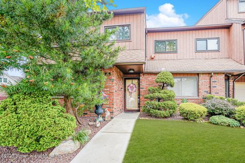 Photo of 89 Alan Loop, Staten Island, NY 10304 (MLS # 2503950)