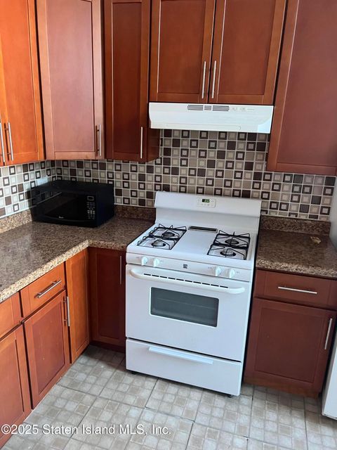Photo of 32 Westervelt Avenue #2, Staten Island, NY 10301 (MLS # 2500430)