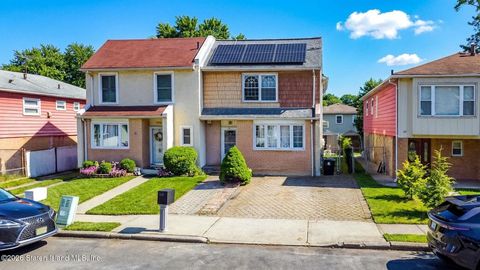 Photo of 45 Russek Drive, Staten Island, NY 10312 (MLS # 2600059)