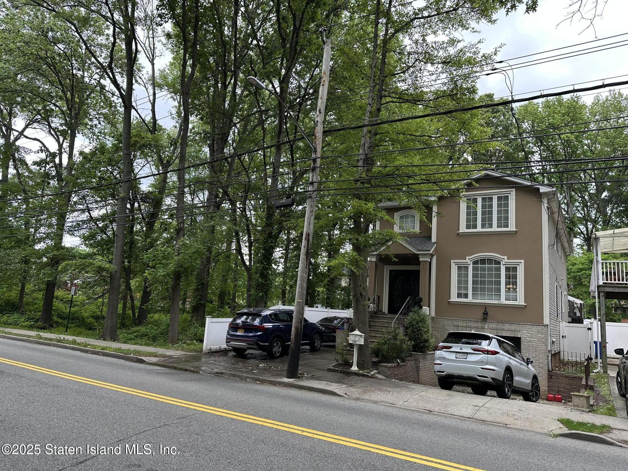 1095 Huguenot Avenue Ave, Staten Island, New York image 4