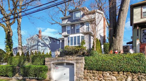 Photo of 119 Acacia Avenue, Staten Island, NY 10308 (MLS # 2405101)