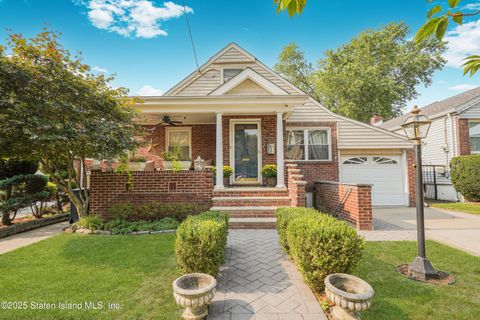 Photo of 240 Otis Avenue, Staten Island, NY 10306 (MLS # 2505824)