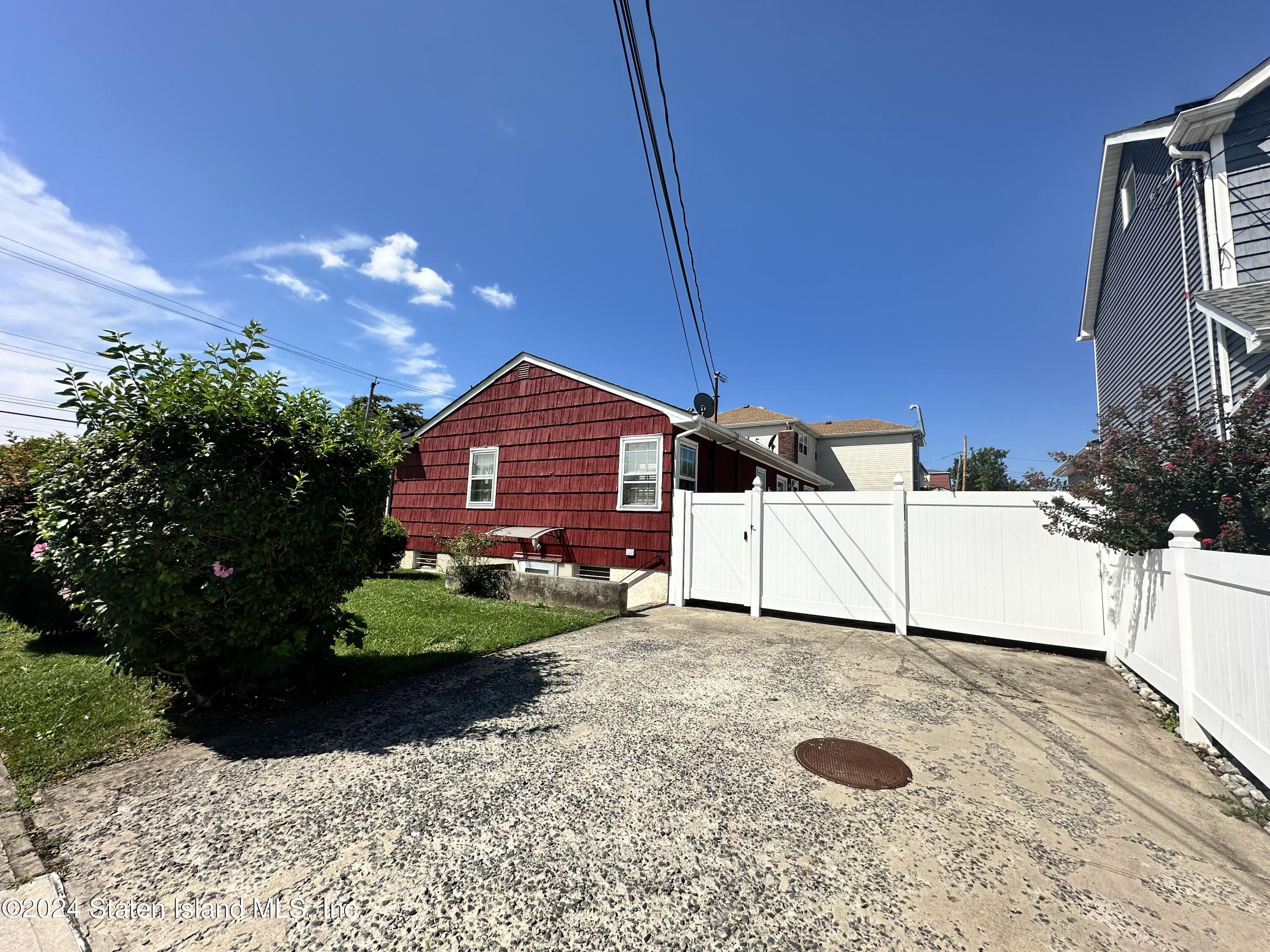 347 Watchogue Road, Staten Island, New York image 13