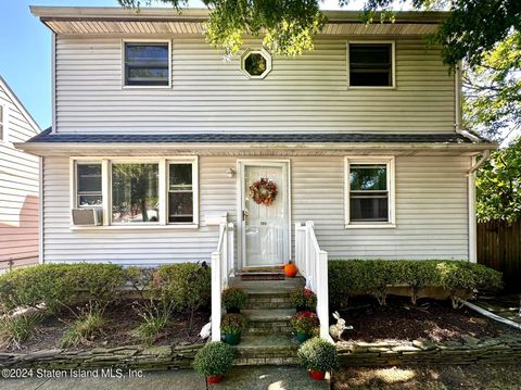 Photo of 130 Jefferson Street, Staten Island, NY 10304 (MLS # 2405454)