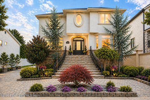 Photo of 42 Mosely Avenue, Staten Island, NY 10312 (MLS # 2602294)