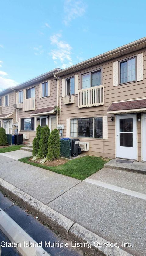 Photo of 181 Lamped Loop #43, Staten Island, NY 10314 (MLS # 1164825)