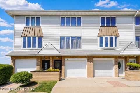 Townhouse For Sale - 25 Peggy Lane<br/> Staten Island, NY 10306